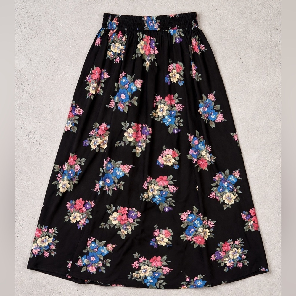 Vintage Floral midi maxi skirt.  Elastic at back of skirt- fitted at front. M
